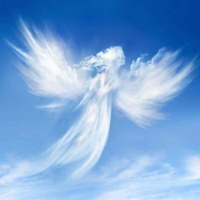 Ангел на облаке