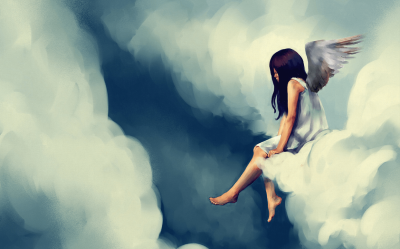 Девушка с крыльями в небе