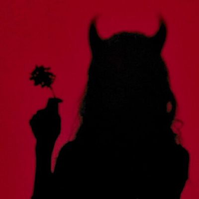 Красный силуэт