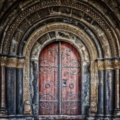 Старинная дверь