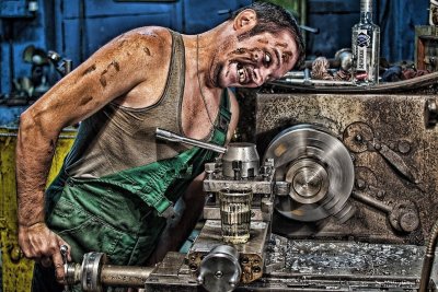 Замученный автомеханик