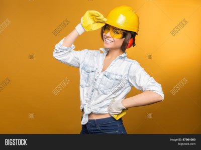 Девушка Строитель