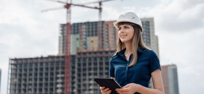 Девушка на стройке