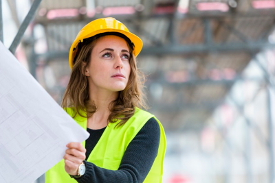 Женщина на стройке
