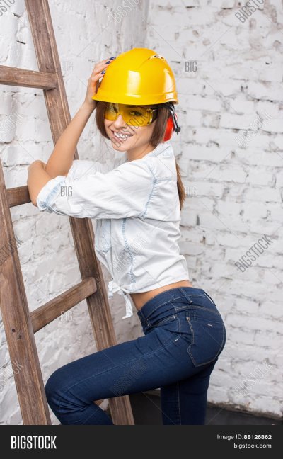 Девушка Строитель в полный рост