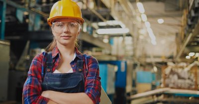 Девушка на стройке