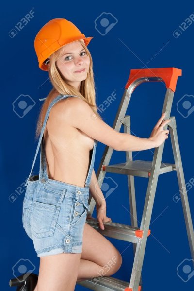 Девушка на стремянке