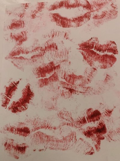 Отпечатки губ на бумаге Эстетика