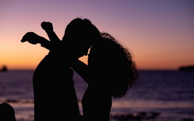 Силуэт пары на закате