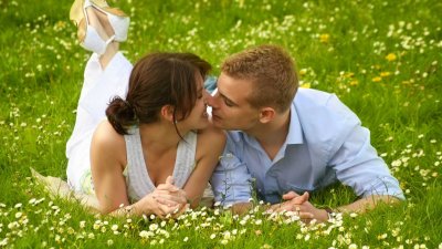 Влюбленные на природе