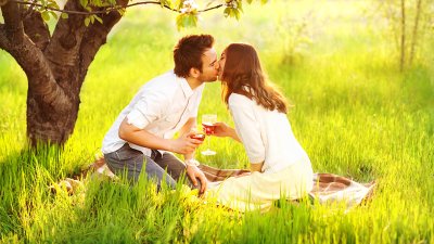 Влюбленные на природе