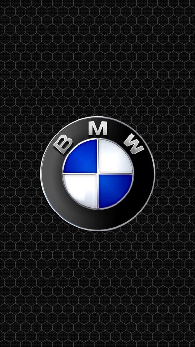 Значок BMW на машине