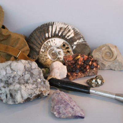 С днем геолога