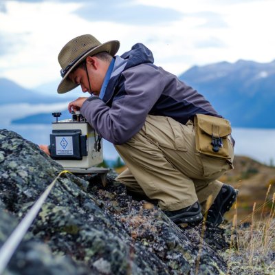 Исследователи в горах