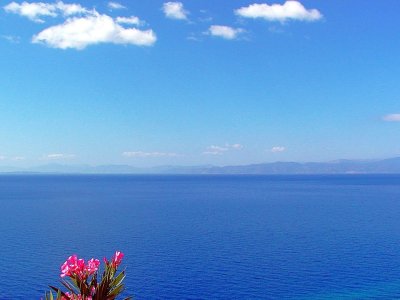 Весна на море