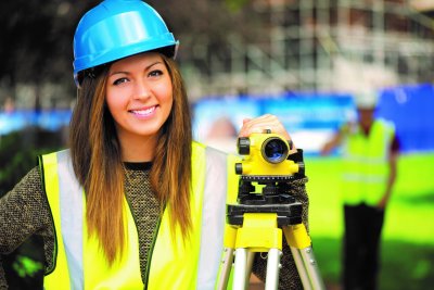 Девушка геодезист