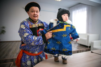 Бурятский национальный костюм дэгэл