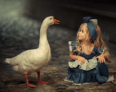 Девочка с утятами