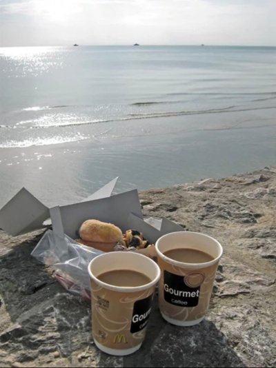 Кофе на берегу моря