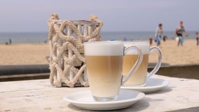 Кофе на берегу моря