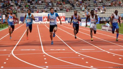 Бег на стадионе