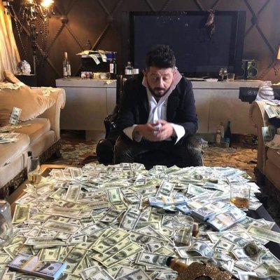 Комната с деньгами