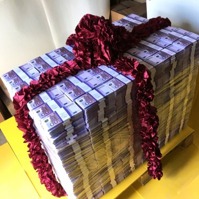 Много денег