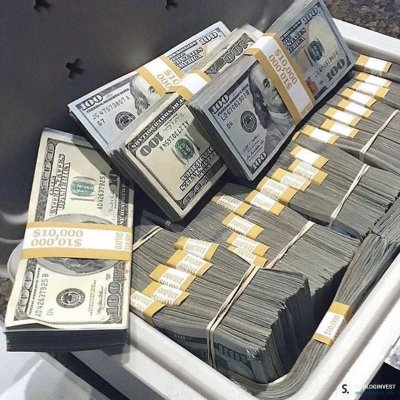 Очень много долларов