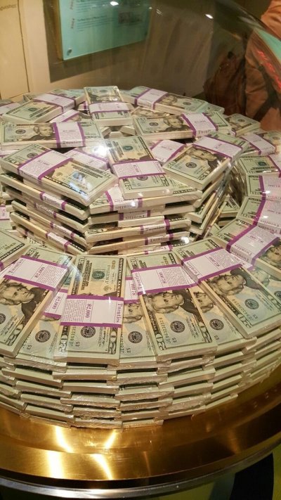 Много денег