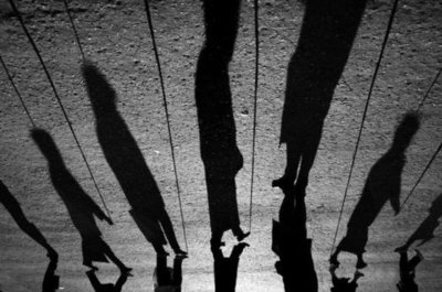 В тени человека