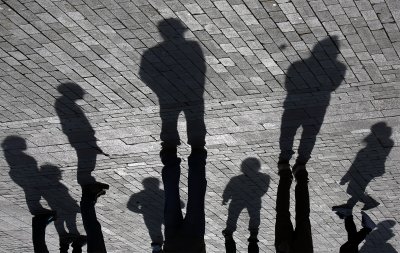 В тени человека