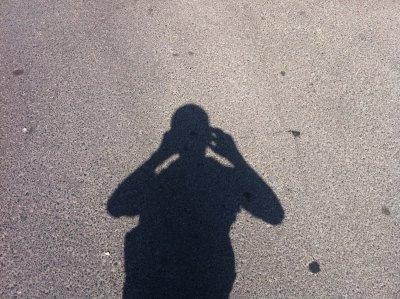 Тень человека на земле