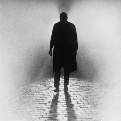 Силуэты уходящих людей