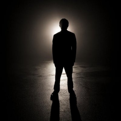Человек в темноте