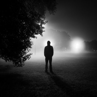 Человек в темноте