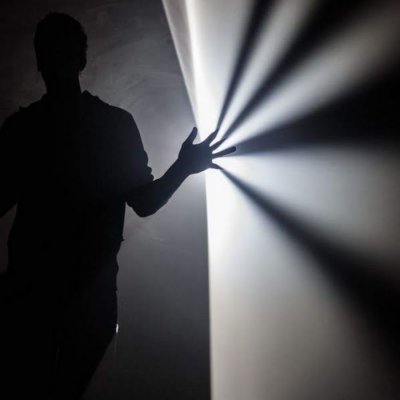 Человек в темноте