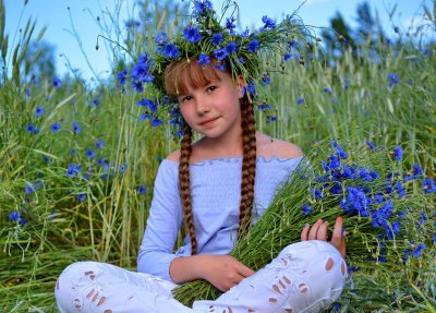 Девочка с венком