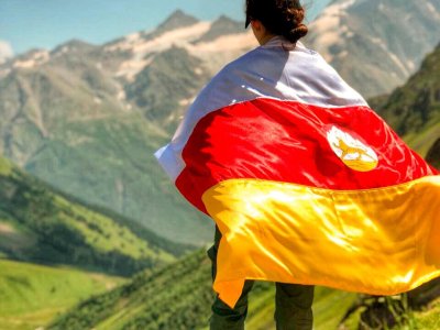 Развивающийся флаг Осетии