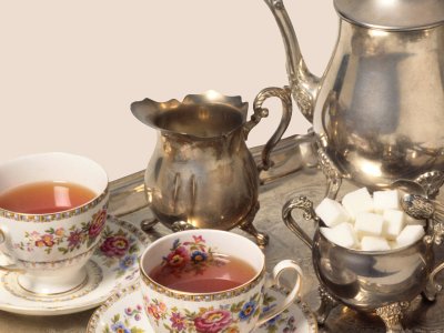 Чайник и чашка