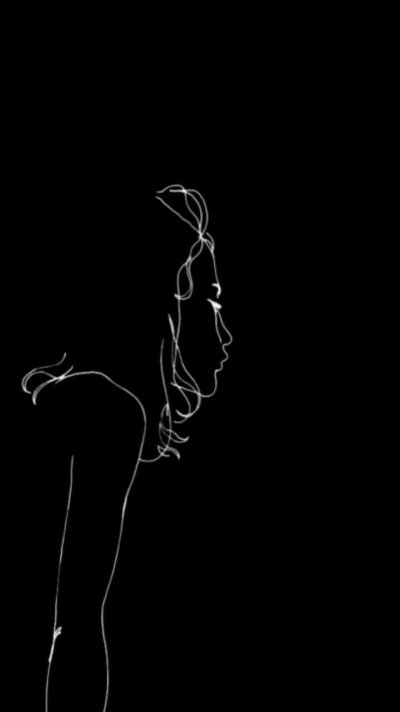 Женский силуэт на черном фоне