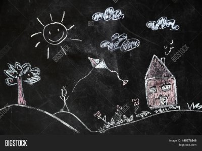 Меловая доска с детским рисунком