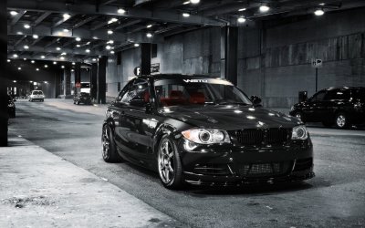 BMW 1 черная