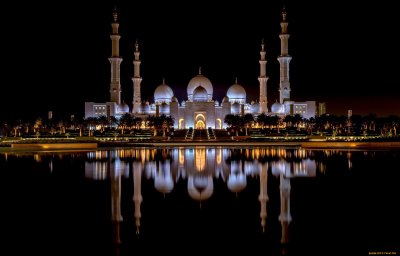 Мечеть Зайда в Абу Даби ночью