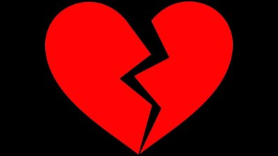 Разбитое сердце на черном фоне