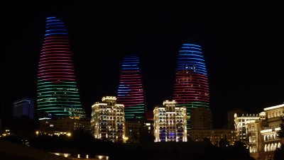 Огненные башни в Баку