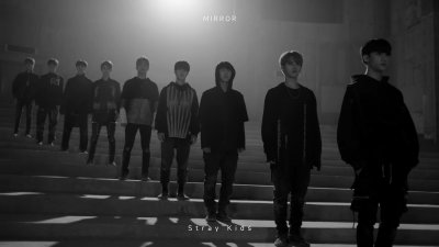 Stray Kids Mirror