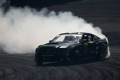 Тойота Супра 2014 дрифт