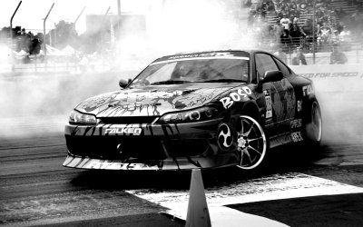 Дрифт машина бело чёрная