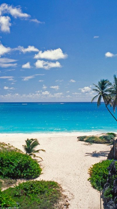 Красивый пляж