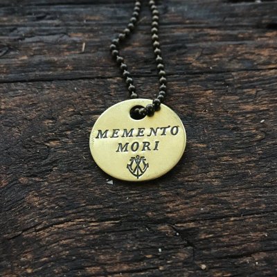 Memento Mori надпись